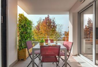 Appart cosy avec grand balcon et parking privatif has Balcony rooms