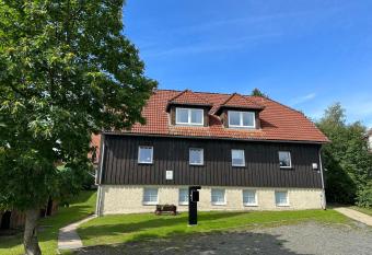 Urlaubshaus-Braunlage WG 4 allows 18 year olds to book a room