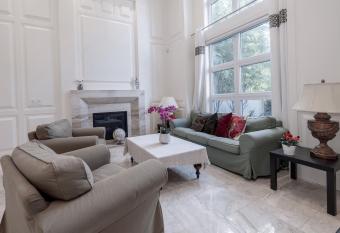 Luxurious Private Rooms in Richmond allows 18 year olds to book a room