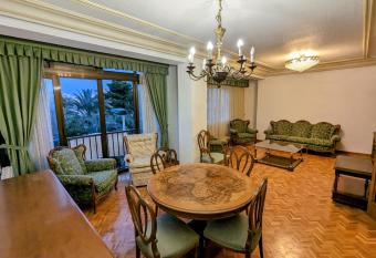 Comunidad Valenciana 31 allows 18 year olds to book a room