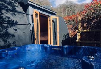 River Side Cabin with Hot tub Snowdonia has Balcony rooms