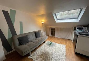 Le Cinq Sens, studio proche de la gare allows 18 year olds to book a room