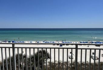 Low Floor, beautiful ocean views condo has rooms with a private hot tub