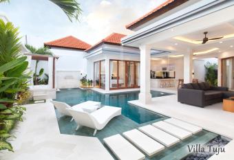 Villa Mia Seminyak - Boutique Villas has rooms with a private hot tub