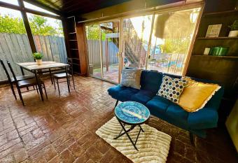 Cheers Hostel Glendale has Balcony rooms