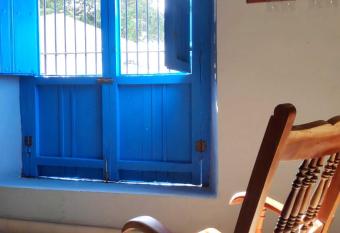 La Casa del Caf   allows 18 year olds to book a room