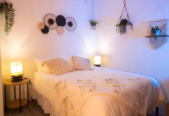 Cozy Appartment in downtown miami has rooms with a private hot tub