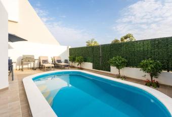 RH- Unwind at Marbella Villas with private pool, Mina al Arab has Balcony rooms