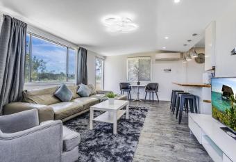 Entire 4 Bedroom Apartment Excellent Location has Balcony rooms