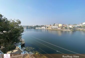 RM Hotel Lake View By Flora Stays has Smoking rooms