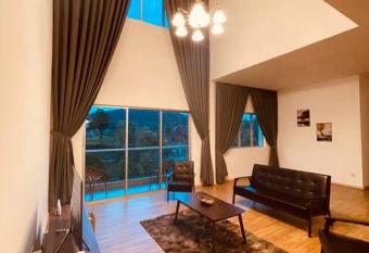 The Misty Penthouse has Balcony rooms