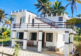 Johns villa has Balcony rooms