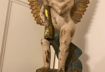 Ca  de Lu allows 18 year olds to book a room