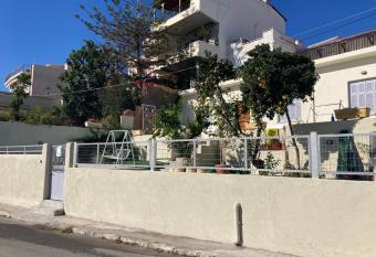 Lemonia allows 18 year olds to book a room