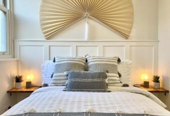 Stunning Beach Themed 2 Bed Apartment allows 18 year olds to book a room