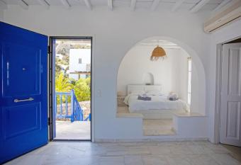 Ylami Studio has Balcony rooms