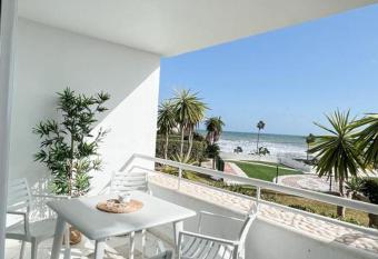 Miraflores Beach - Sea Front - Luxury has Balcony rooms