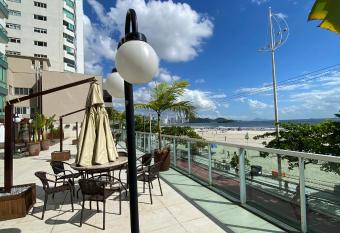 Apartamento Beira Mar em Balne  rio Cambori   has Balcony rooms