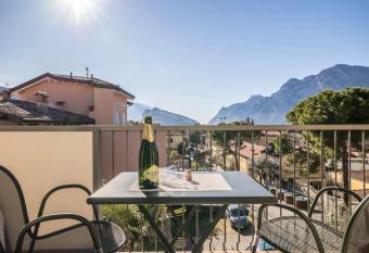 Villa Belvedere Appartamento 6 has Balcony rooms