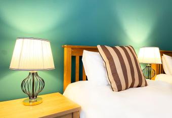 Catcune Superior Suite allows 18 year olds to book a room