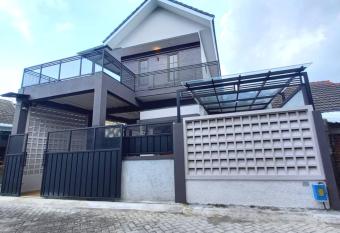 MP Homestay Permata Kencana 24A has Balcony rooms