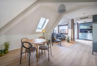 limehome Stuttgart Elsenhansstr allows 18 year olds to book a room