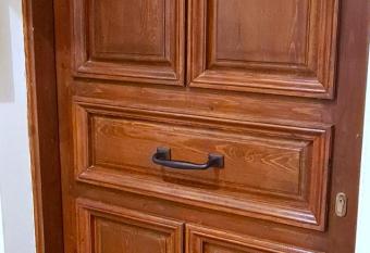               -                            allows 18 year olds to book a room