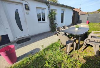 G  te l hirondelle has Balcony rooms