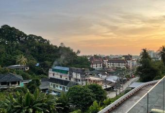 Chic Studio: Elevate Your Karon Beach Experience allows 18 year olds to book a room