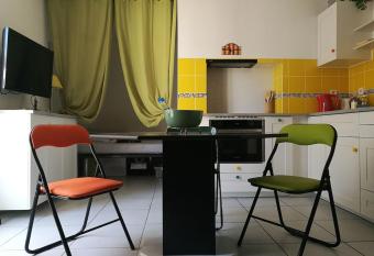 Confortable studio bord de mer allows 18 year olds to book a room