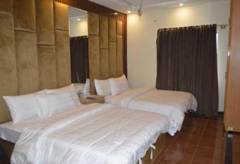 Rose Valet Guest House allows 18 year olds to book a room