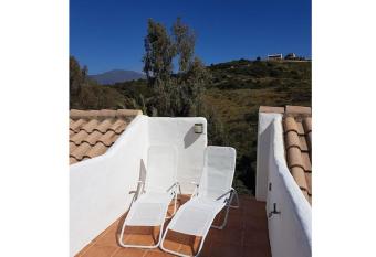 3-bedroom townhouse near the beach, sleeps 8 has Balcony rooms