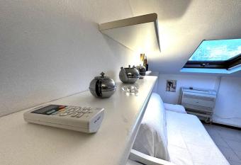 Suite a 1 minuto dalla spiaggia a piedi - Sanremo allows 18 year olds to book a room