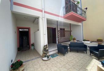 Appartamento Grande allows 18 year olds to book a room