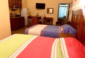 Apartamentos Guanajuato Centro has Smoking/Balcony rooms