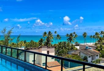 Flat alto padr  o pr  ximo ao mar de Maraca  pe has Balcony rooms