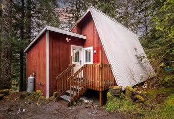 THE SHORELINE CABIN has Balcony rooms