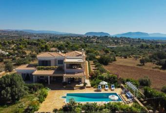Villa Maragel has Balcony rooms