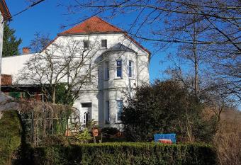 Villa Elbblick mit Garten has Balcony rooms