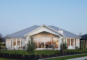 Omokoroa Golfers Retreat - B&B allows 18 year olds to book a room