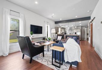 The Benny-Half Mi to Slaughter Pen-Bike Friendly has Balcony rooms