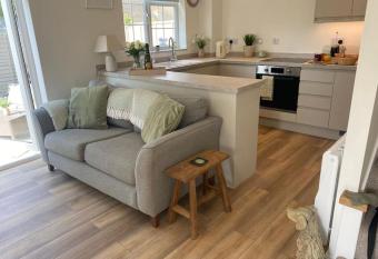 Lotties Cottage allows 18 year olds to book a room