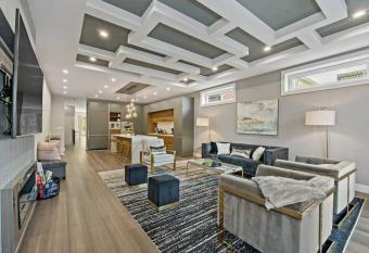 Spacious 4 Bedroom Condo has Balcony rooms