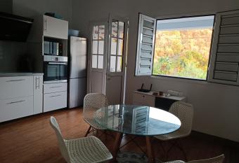 R  ves de rivi  re has Balcony rooms