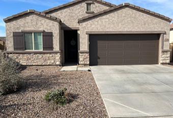 Glendale AZ Gem has Balcony rooms