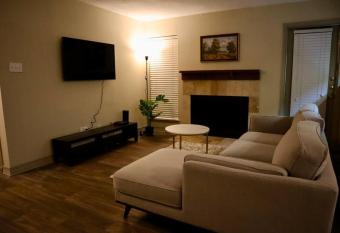 Cozy 1BR Apartment-North Dallas has Balcony rooms