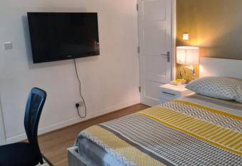 BABUS INTL allows 18 year olds to book a room