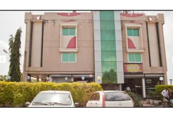 Hotel Anand Palace, Ujjain has Smoking rooms