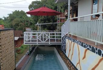 Vila Dechalasya has Balcony rooms