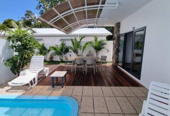 Belle villa proche de la mer et des commerces. has Balcony rooms